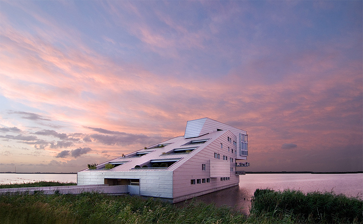 Sphinxes te Huizen door Neutelings-Riedijk Architecten